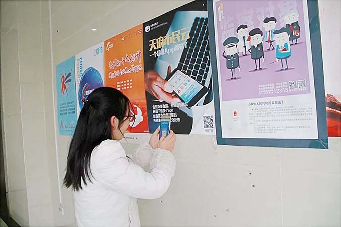 成都富士康园区员工下载“天府市民云”app可以享受社保、公积金、养老、教育等31个职能部门的120多项服务事项